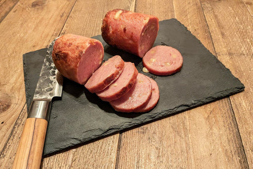 Ongegrilde grillworst met kaas